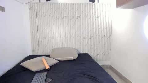 karinaaurora1 online show from October 29, 2025, 4:53 pm