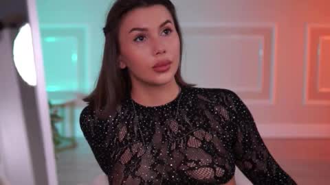 Karina online show from November 22, 2025, 9:19 am