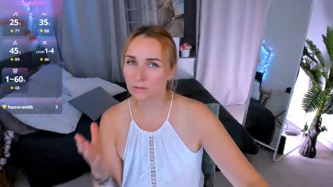 Snapshot of karinella_x chatting on October 22, 2025, 9:14 pm Karina  online show from October 22, 2025, 9:14 pm