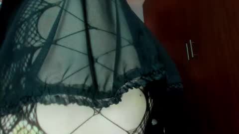 KARINNA  RAVEN online show from September 11, 2025, 5:24 pm