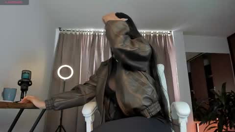 Karin online show from February 12, 2026, 2:23 pm