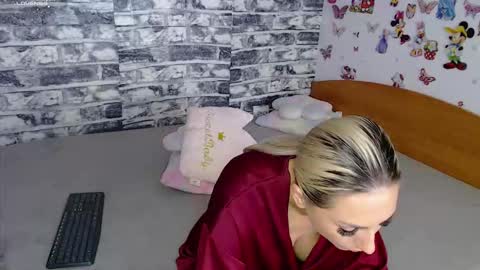 Andreea Fun it s my name online show from September 17, 2025, 5:03 pm