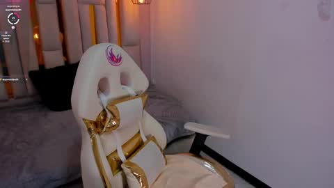 Karla  online show from January 5, 2025, 2:08 pm
