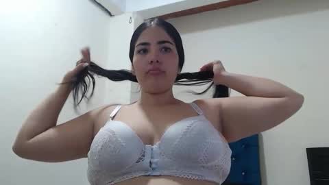 karla_lov2 online show from November 6, 2025, 2:40 pm