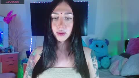 Snapshot of karla_zambrano chatting on December 17, 2024, 10:22 pm karla online show from December 17, 2024, 10:22 pm