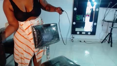 Snapshot of karlaluann chatting on October 21, 2025, 11:55 am karlaluann online show from October 21, 2025, 11:55 am