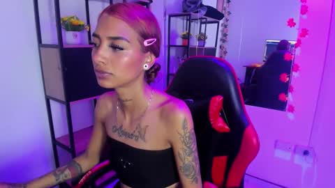 karlaslutskinny__ online show from December 5, 2025, 3:37 am