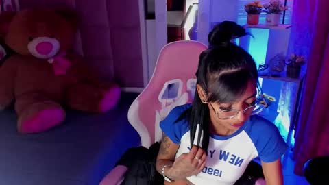 karlaslutskinny__ online show from March 6, 2026, 4:25 pm