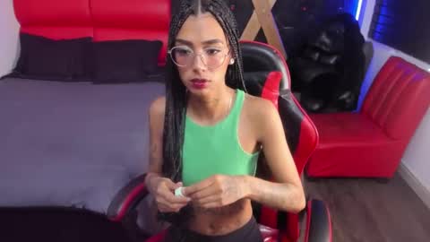 karlaslutskinny__ online show from May 3, 2026, 3:23 am