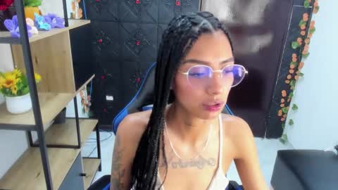 karlaslutskinny__ online show from May 6, 2026, 2:51 am
