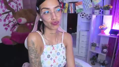 karlaslutskinny__ online show from June 18, 2026, 9:19 pm