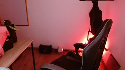 karlavittar online show from February 3, 2025, 10:00 pm