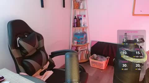 karlavittar online show from February 24, 2025, 10:58 pm