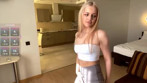 Snapshot of karlenegries chatting on October 4, 2025, 7:06 am Olivia online show from October 4, 2025, 7:06 am