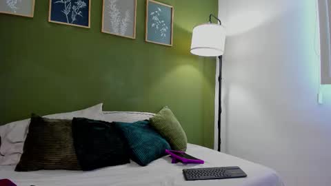 Karlye online show from February 16, 2026, 1:40 pm