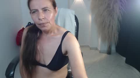 KARLYE online show from January 8, 2026, 3:53 am