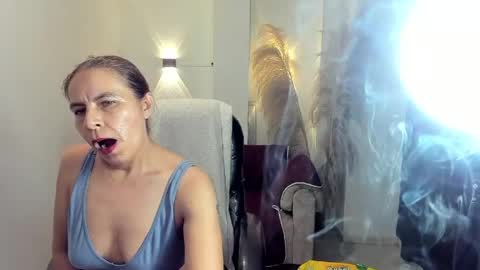 KARLYE online show from May 5, 2026, 3:58 am