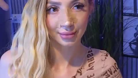 Julia online show from June 29, 2026, 7:36 pm