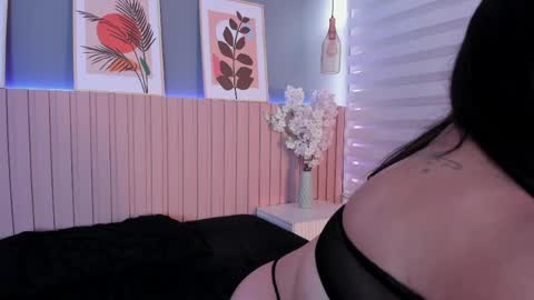 karo_linee online show from April 28, 2026, 12:21 pm