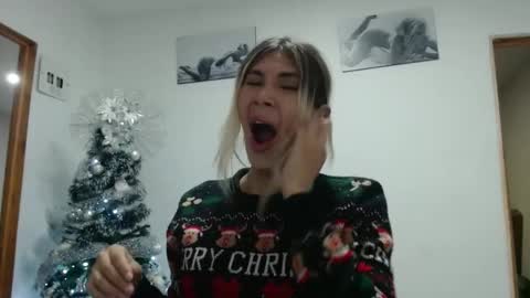 karol28g online show from December 4, 2024, 2:42 am