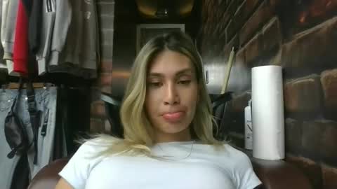 karol28g online show from February 11, 2026, 12:04 am