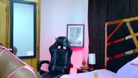 Snapshot of karol_adams_1 chatting on March 9, 2025, 7:01 am karol online show from March 9, 2025, 7:01 am