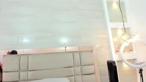 Snapshot of karol_lewiss chatting on October 24, 2025, 11:39 am KAROL LEWIS online show from October 24, 2025, 11:39 am