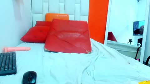 Snapshot of karol_sexy6 chatting on February 6, 2025, 5:51 pm Karolina online show from February 6, 2025, 5:51 pm