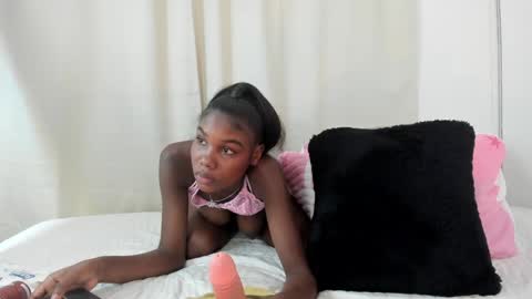 karol_w10 online show from February 26, 2025, 1:32 am