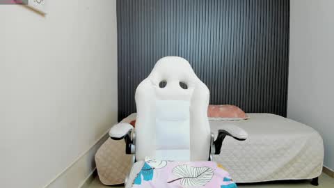 katalina online show from April 23, 2026, 10:25 am