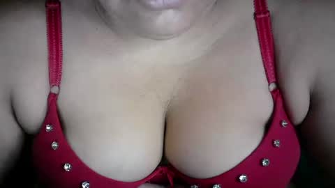 karolbb online show from December 15, 2024, 11:12 am