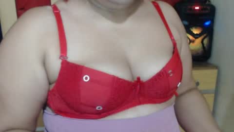 karolbb21 online show from June 10, 2026, 1:32 pm