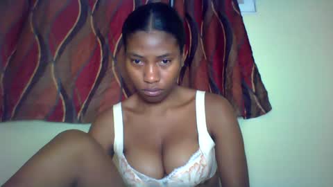 Snapshot of karoliee chatting on June 18, 2026, 9:14 am karoliee online show from June 18, 2026, 9:14 am