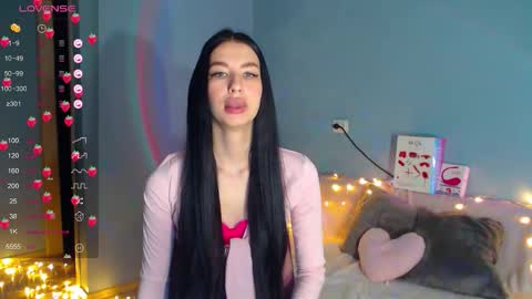 Kira online show from September 12, 2025, 2:33 am