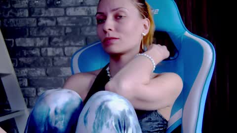 karoline121 online show from February 26, 2025, 2:25 pm