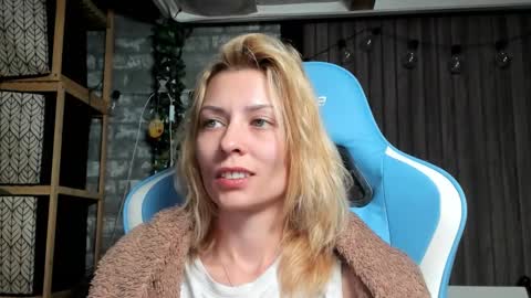 karoline121 online show from September 17, 2025, 8:54 pm