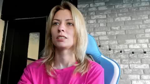 karoline121 online show from November 13, 2025, 8:13 am