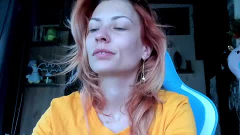 karoline121 online show from May 1, 2026, 4:06 am