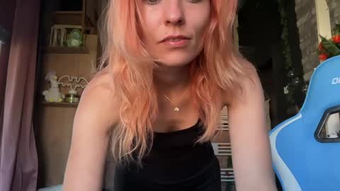 karoline121 online show from May 6, 2026, 7:35 am