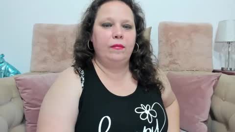 Snapshot of karolinejoyy chatting on January 2, 2025, 8:35 pm KarolineJoyy online show from January 2, 2025, 8:35 pm