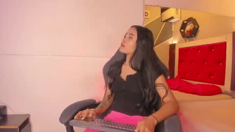 Snapshot of karoll014 chatting on July 25, 2026, 12:47 pm Karol online show from July 25, 2026, 12:47 pm