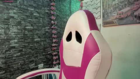 Snapshot of karoll__sex chatting on October 23, 2025, 12:37 pm KAROLL online show from October 23, 2025, 12:37 pm