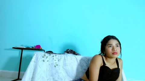 Snapshot of karolsweetvagi chatting on May 13, 2026, 6:27 pm karol online show from May 13, 2026, 6:27 pm
