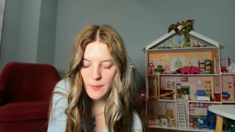 Kate online show from September 9, 2025, 3:33 pm