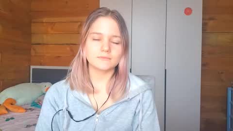 Jenni online show from October 8, 2025, 3:26 am