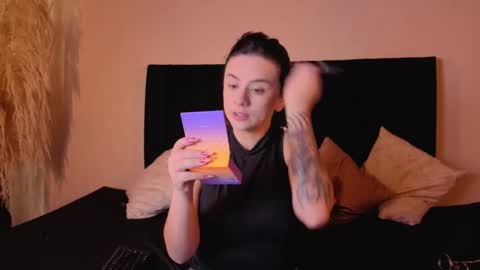 kassandra james online show from December 19, 2025, 1:18 pm