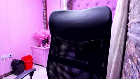 Snapshot of kassy_stone chatting on June 18, 2026, 3:18 am kassy Stone online show from June 18, 2026, 3:18 am