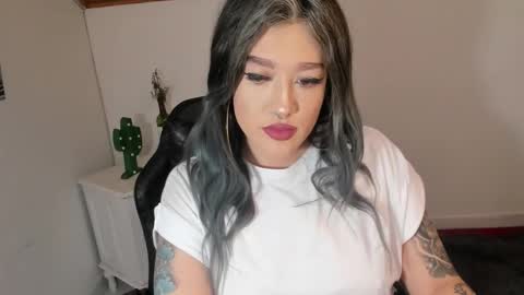 Snapshot of kat_apple chatting on October 8, 2025, 7:44 pm Alicia online show from October 8, 2025, 7:44 pm