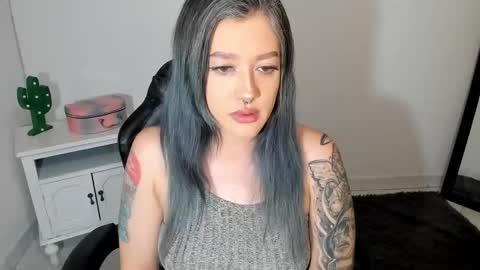 Snapshot of kat_apple chatting on October 13, 2025, 5:18 am Alicia online show from October 13, 2025, 5:18 am