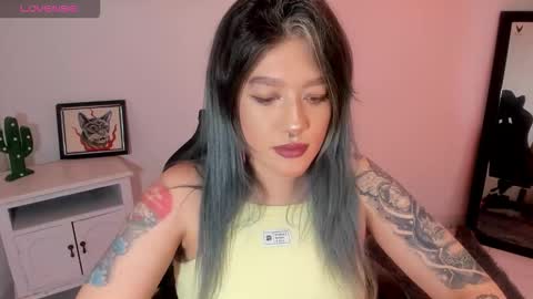 Snapshot of kat_apple chatting on October 24, 2025, 3:52 pm Alicia online show from October 24, 2025, 3:52 pm